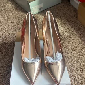 Bronze metallic pump